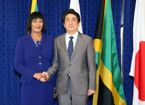 Photograph of the Prime Minister shaking hands with the Prime Minister of Jamaica