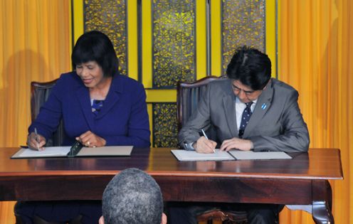 Photograph of the leaders attending the signing ceremony