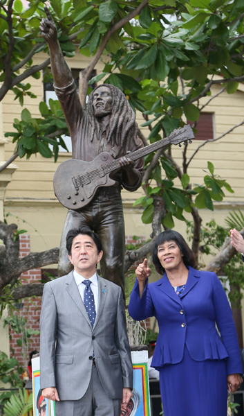 Photograph of the Prime Minister touring the Bob Marley Museum (1)