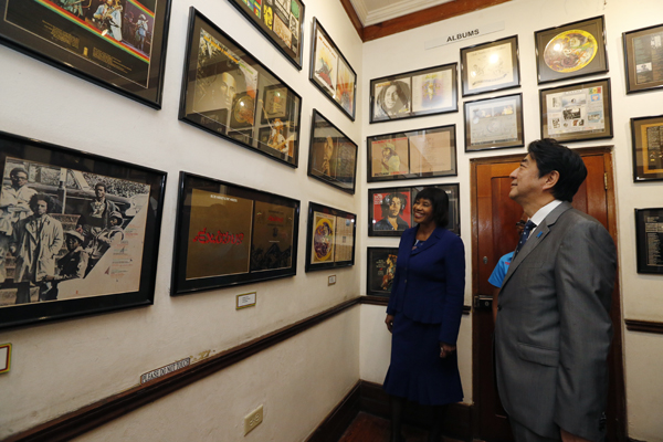 Photograph of the Prime Minister touring the Bob Marley Museum (2) (pool photo)