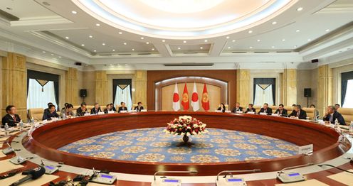 Photograph of the Japan-Kyrgyz Summit Meeting