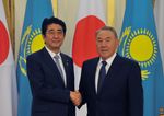 Photograph of the Prime Minister shaking hands with the President of Kazakhstan