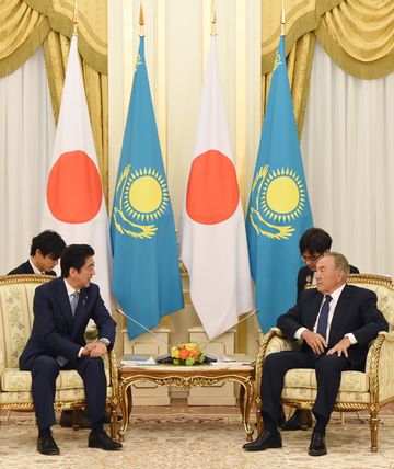 Photograph of the Japan-Kazakhstan Summit Meeting