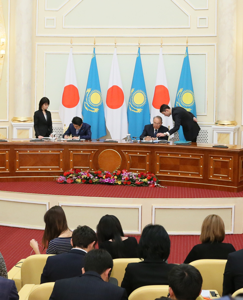 Photograph of the signing ceremony