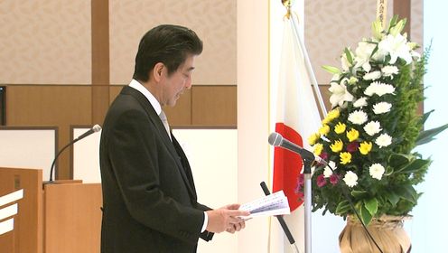 Photograph of the Prime Minister delivering a memorial address