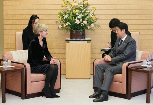 Photograph of the Prime Minister receiving the courtesy call (2)