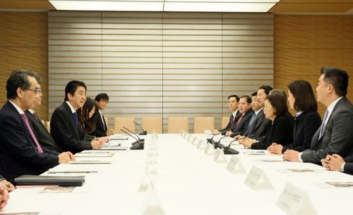 Photograph of the Prime Minister receiving the courtesy call (2)