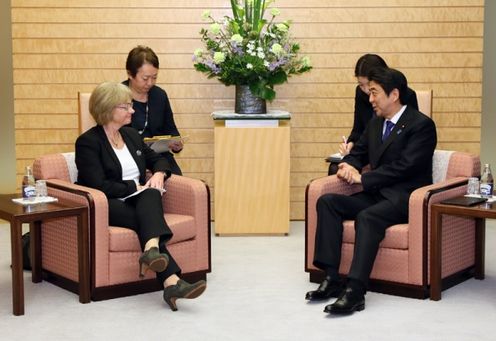 Photograph of the Prime Minister receiving the courtesy call (2)