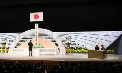 Photograph of the Prime Minister delivering an address (1)