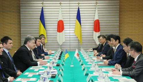 Photograph of the Japan-Ukraine Summit Meeting (1)