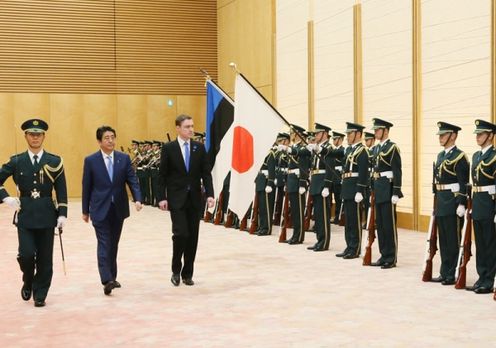 Photograph of the salute and the guard of honor