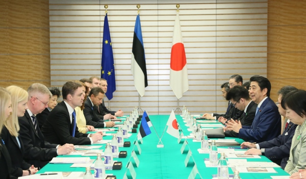 Photograph of the Japan-Estonia Summit Meeting