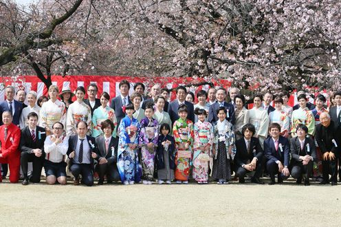 Photograph of the Prime Minister having his photograph taken with guests (1)