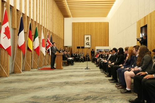 Photograph of the Prime Minister delivering a speech (2)