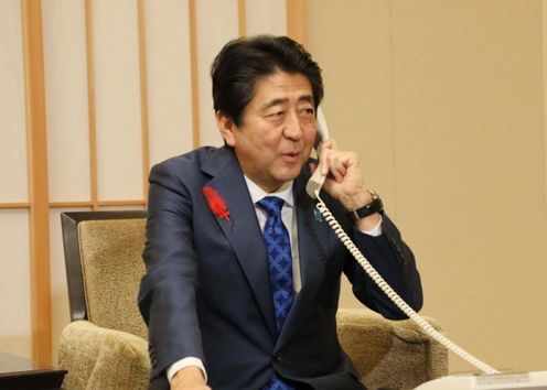 Photograph of Prime Minister Abe making the congratulatory telephone call