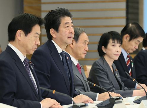 Photograph of the Prime Minister making a statement (drill for countermeasures against novel influenza and other diseases)