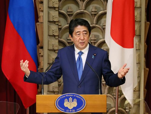 Photograph of the Japan-Russia joint press conference (3)