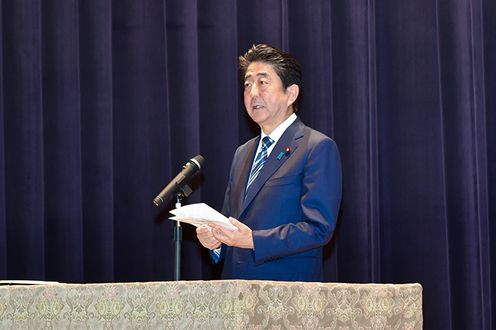 Photograph of the Prime Minister delivering an address (2)