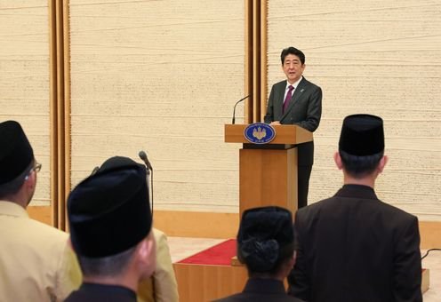 Photograph of the Prime Minister delivering an address (1)