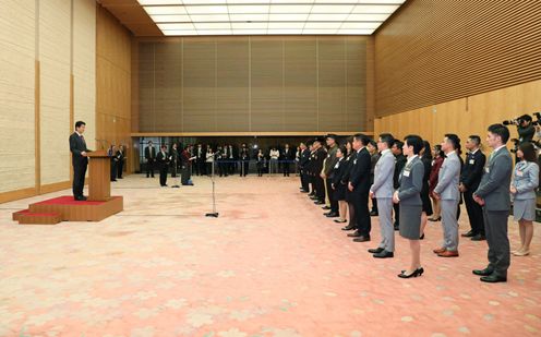 Photograph of the Prime Minister delivering an address (2)