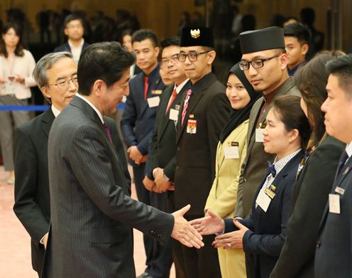 Photograph of the Prime Minister receiving the courtesy call (1)