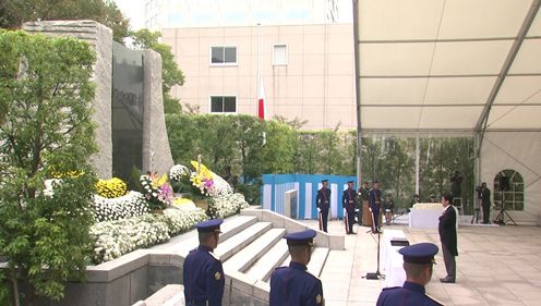 Photograph of the Prime Minister delivering a memorial address (2)