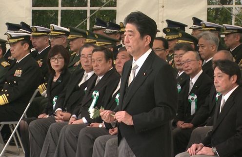 Photograph of the Prime Minister attending the memorial service