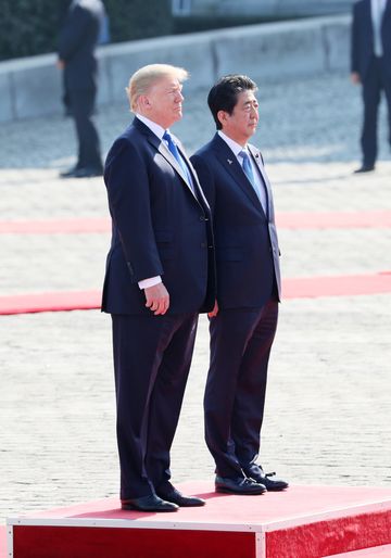 Photograph of the salute and the guard of honor ceremony (1)