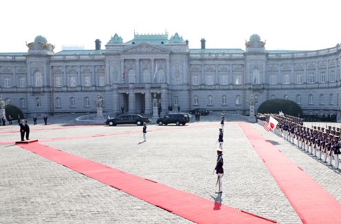 Photograph of the salute and the guard of honor ceremony (3)