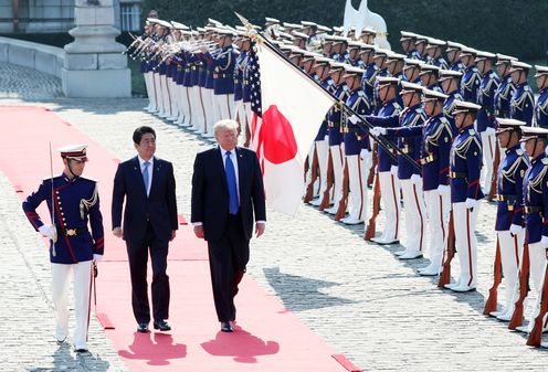 Photograph of the salute and the guard of honor ceremony (4)