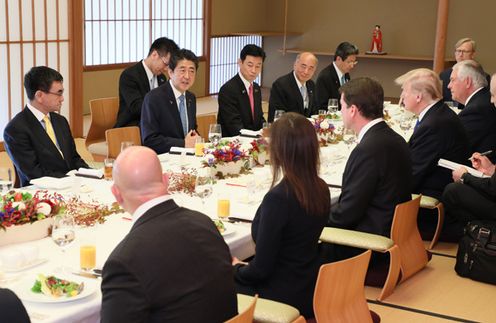 Photograph of the working lunch (2)