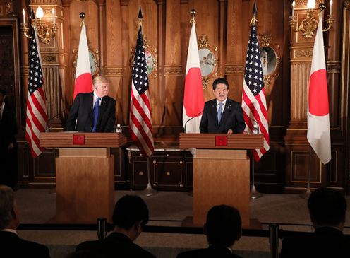 Photograph of the joint press conference (5)