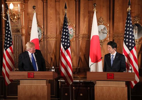 Photograph of the joint press conference (6)