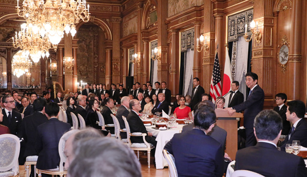 Photograph of the Prime Minister delivering an address at the dinner banquet (1)