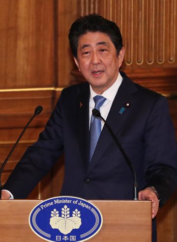 Photograph of the Prime Minister delivering an address at the dinner banquet (2)