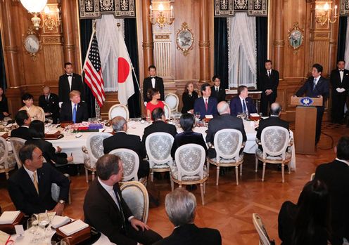 Photograph of the Prime Minister delivering an address at the dinner banquet (3) 