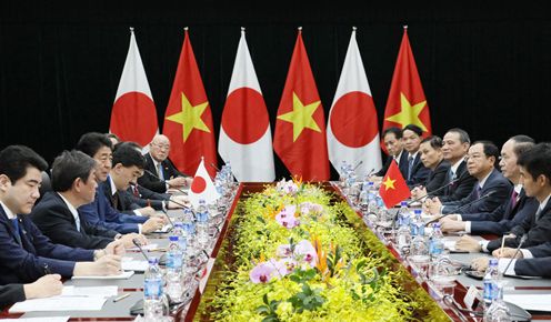 Photograph of the Prime Minister meeting with the President of Viet Nam