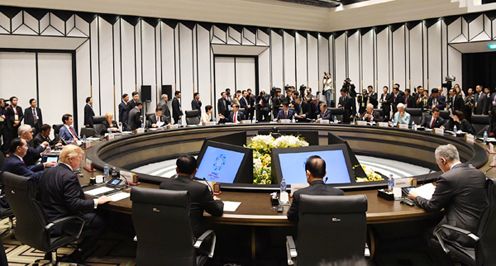 Photograph of the APEC Economic Leaders’ Meeting (pool photo) (3)