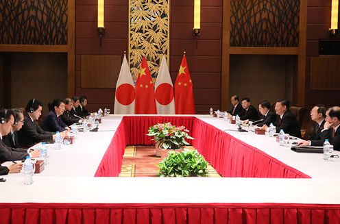 Photograph of the Japan-China Summit Meeting