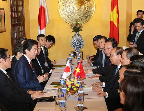 Photograph of the dinner banquet with the Prime Minister of Viet Nam