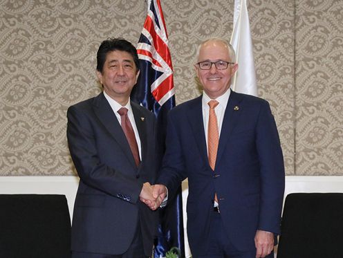 Photograph of the Prime Minister shaking hands with the Prime Minister of Australia