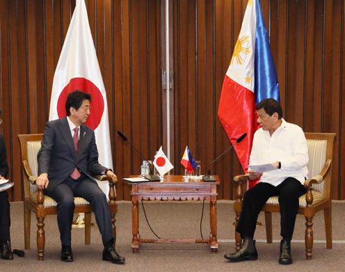 Photograph of the Japan-Philippines Summit Meeting