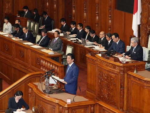Photograph of the Prime Minister delivering a policy speech during the plenary session of the House of Councillors (1)