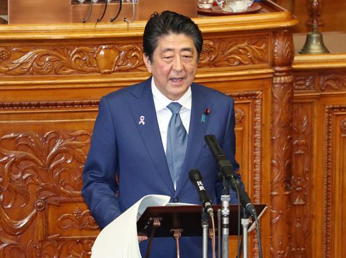 Photograph of the Prime Minister delivering a policy speech during the plenary session of the House of Councillors (2)