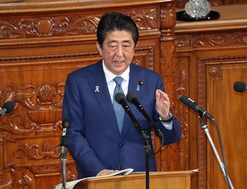 Photograph of the Prime Minister delivering a policy speech during the plenary session of the House of Representatives (1)