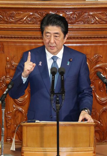 Photograph of the Prime Minister delivering a policy speech during the plenary session of the House of Representatives (2)