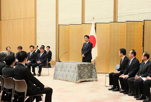 Photograph of the Prime Minister delivering an address (2)