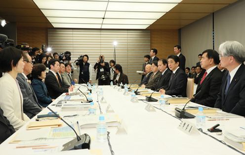 Photograph of the Prime Minister delivering an address (3)