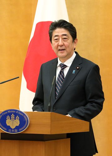 Photograph of the Prime Minister delivering an address (1)