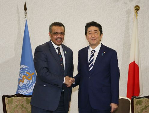 Photograph of the Prime Minister shaking hands with the Director-General of WHO